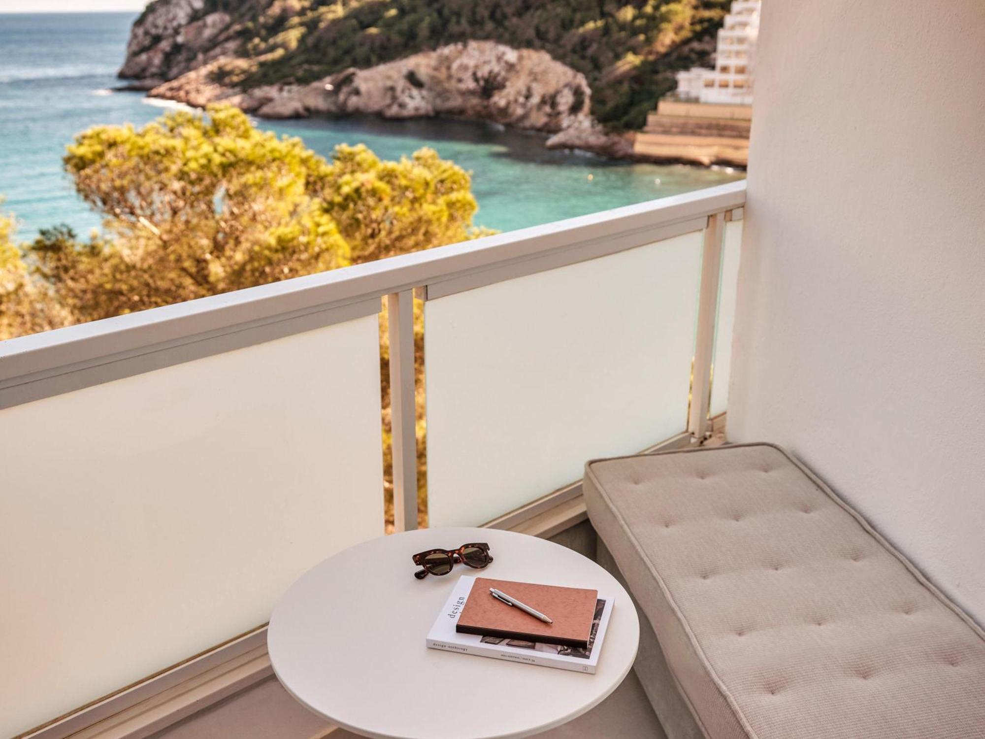 One-Bedroom Suite Sea View