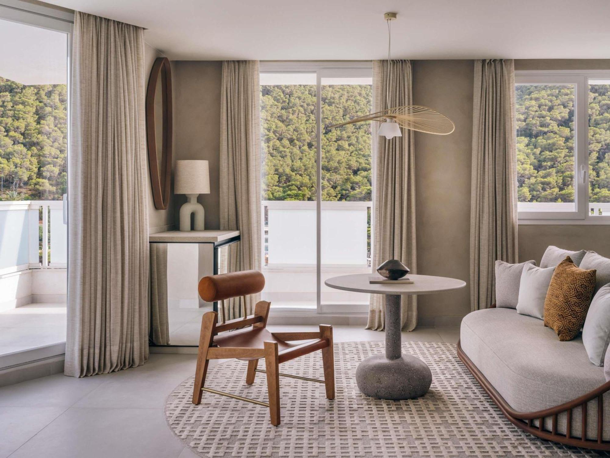 Deluxe King Room Sea View