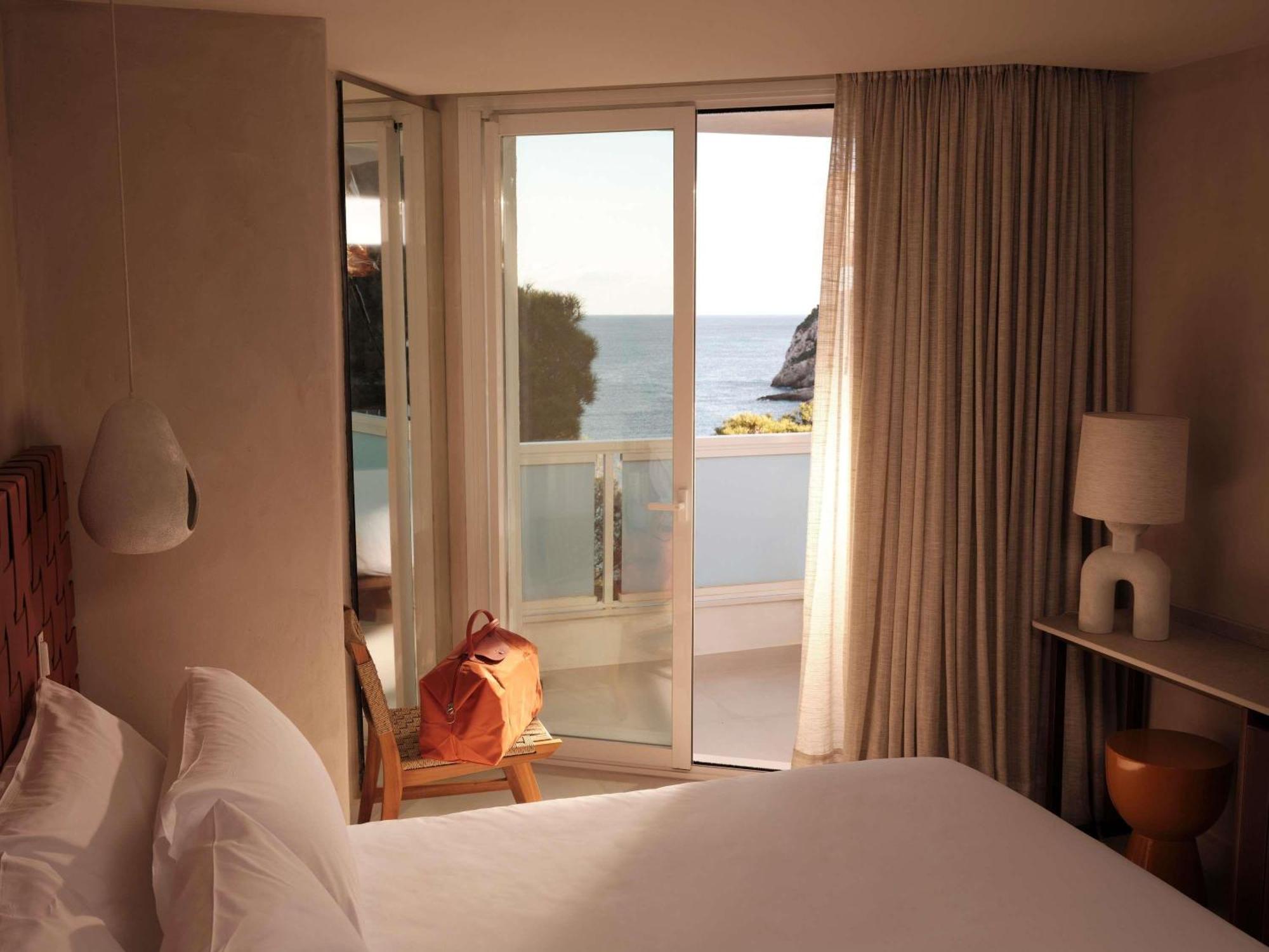Deluxe King Room Sea View