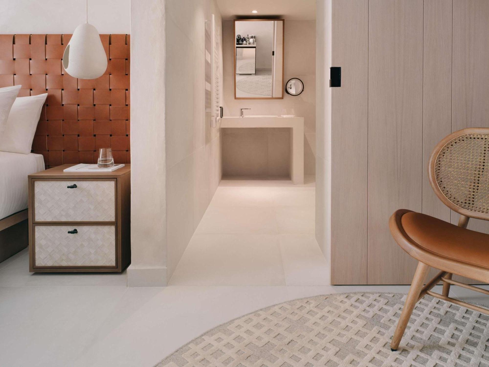 Deluxe King Room Mobility Accessible